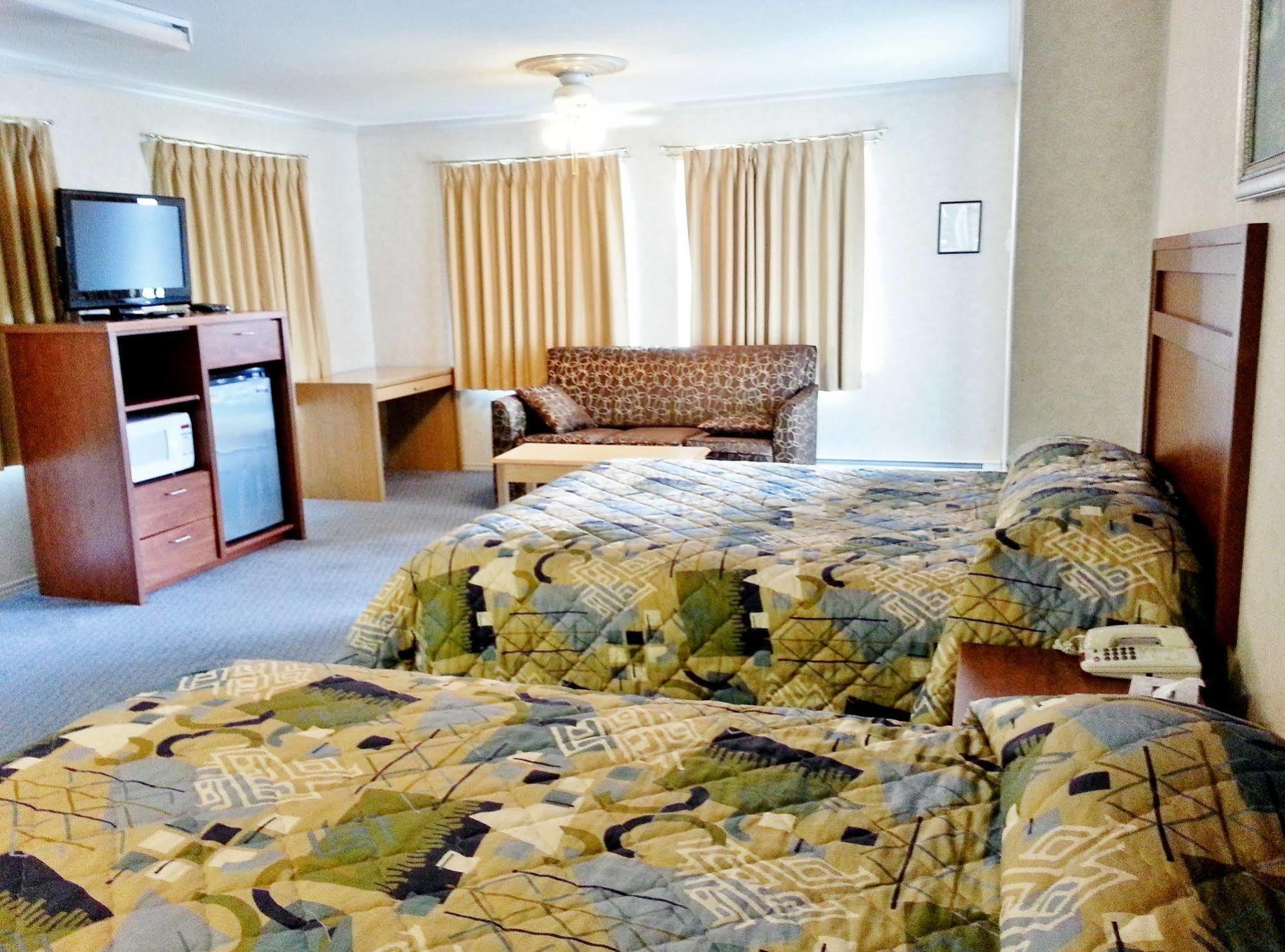 Alpine Motel Kamloops Extérieur photo
