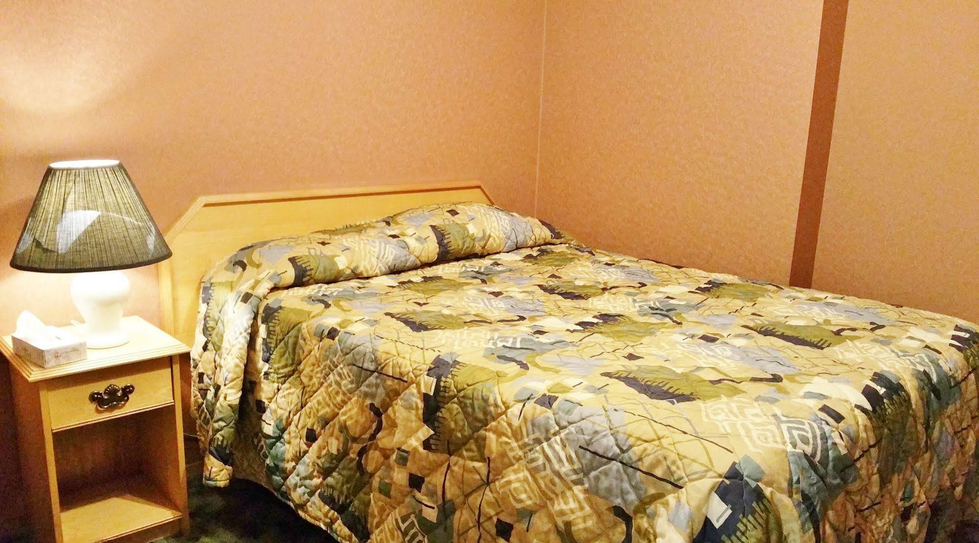 Alpine Motel Kamloops Extérieur photo